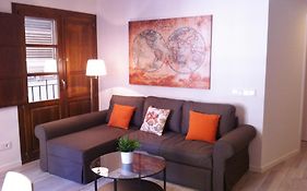 Superb Central Market Apt